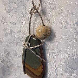 Elegant Silver and Brown Stone Pendant Necklace